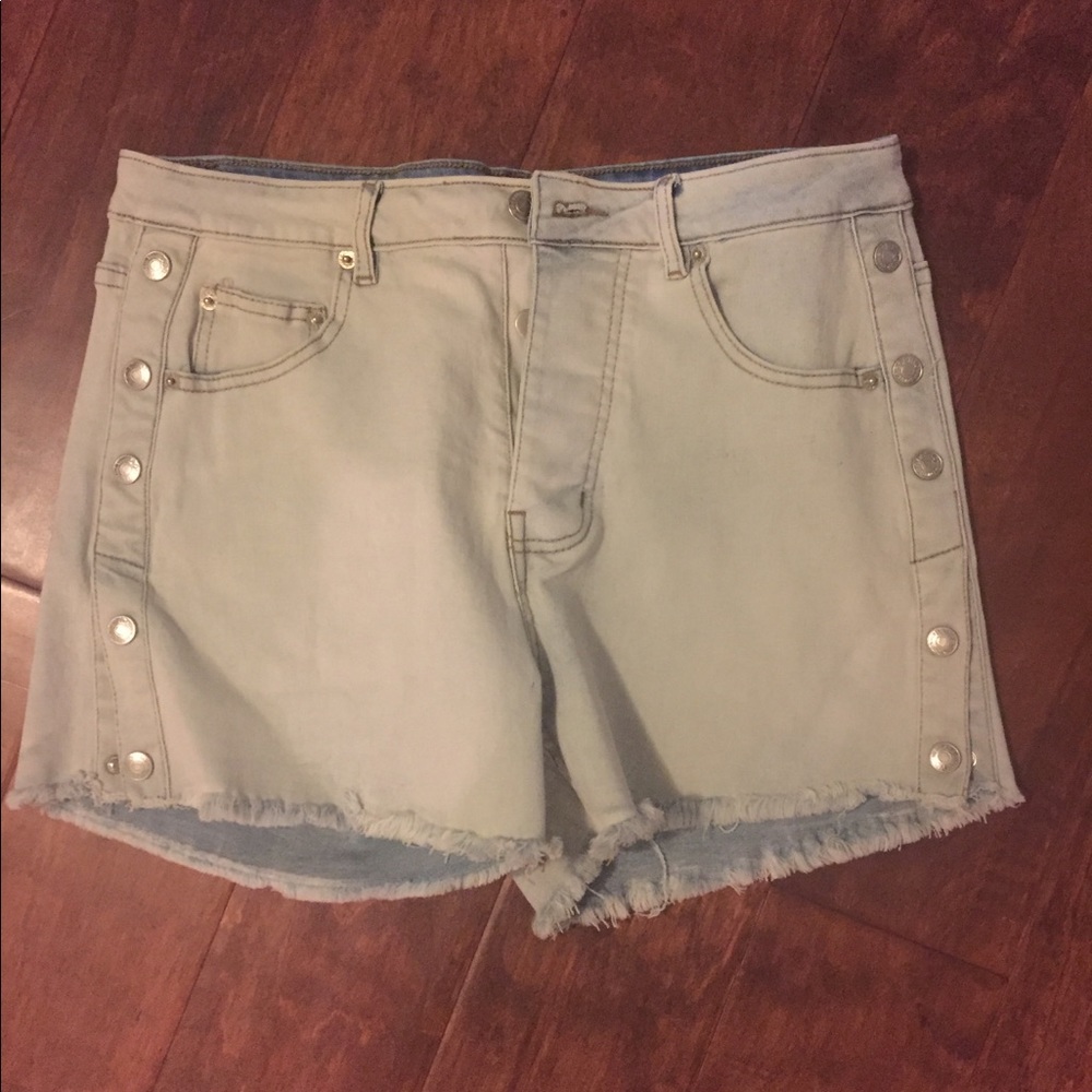 Peach Love California Snap Denim Shorts Size L